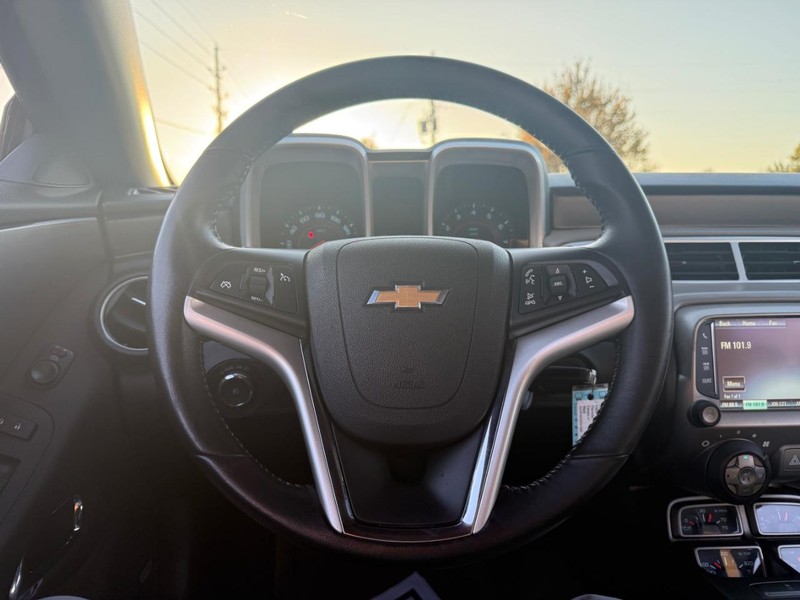 Chevrolet Camaro Vehicle Full-screen Gallery Image 26