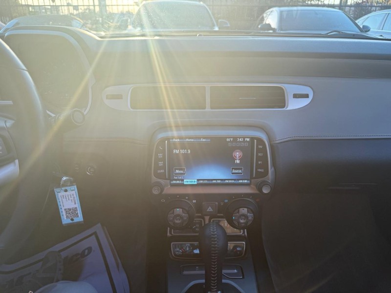 Chevrolet Camaro Vehicle Full-screen Gallery Image 28