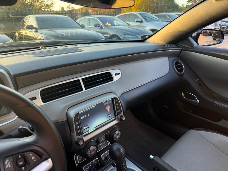 Chevrolet Camaro Vehicle Full-screen Gallery Image 30