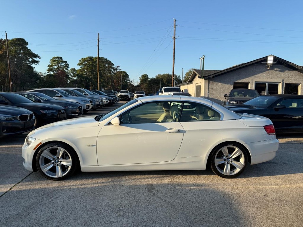 BMW 335i Vehicle Full-screen Gallery Image 17