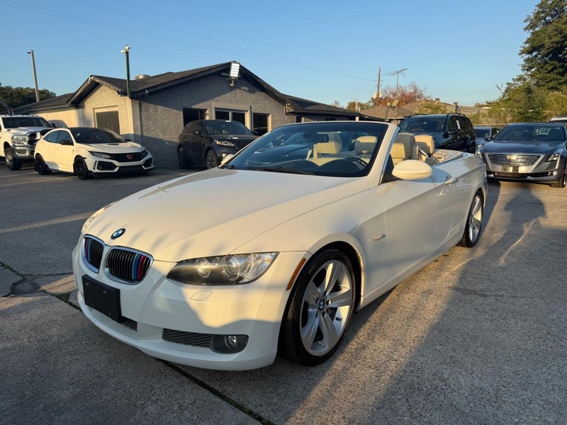 BMW 335i Vehicle Full-screen Gallery Image 02