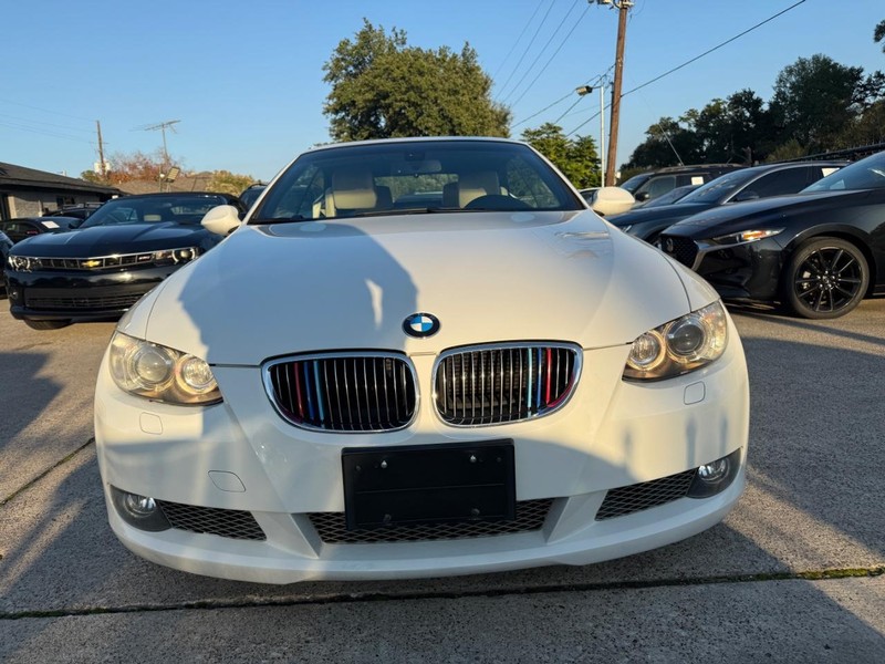 BMW 335i Vehicle Full-screen Gallery Image 04