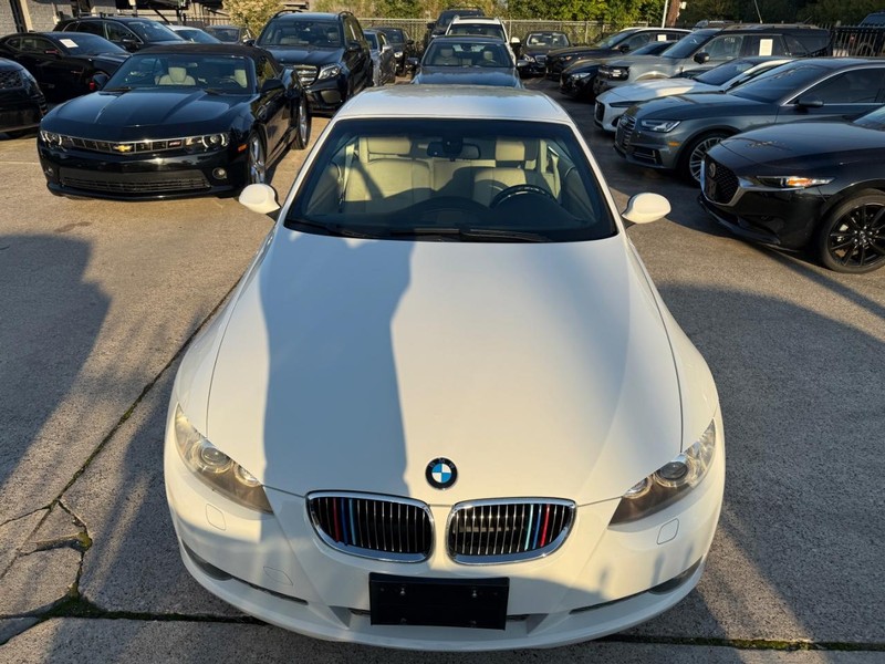 BMW 335i Vehicle Full-screen Gallery Image 05