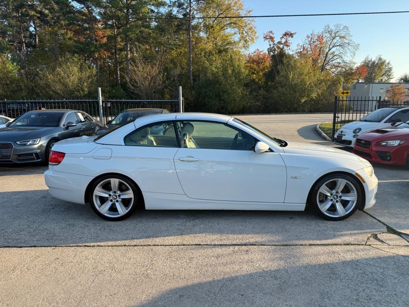 BMW 335i Vehicle Full-screen Gallery Image 08