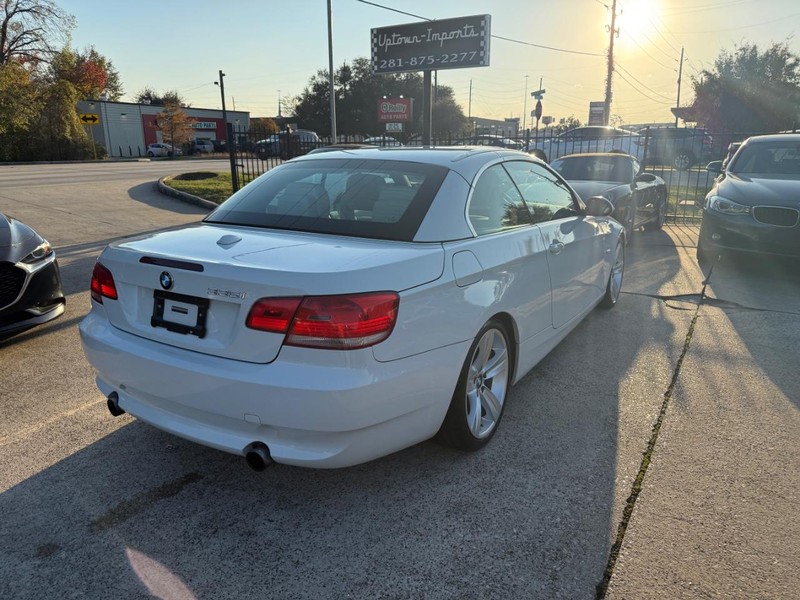 BMW 335i Vehicle Full-screen Gallery Image 10