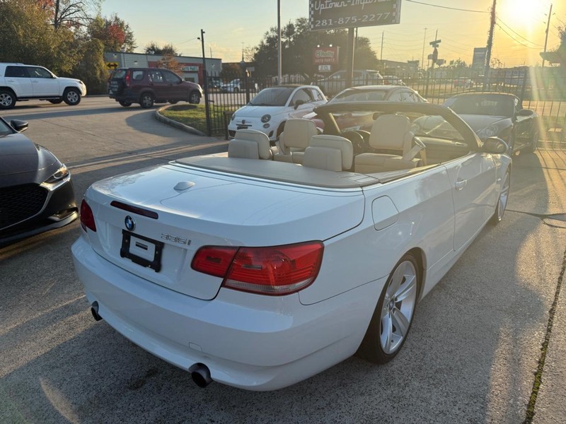 BMW 335i Vehicle Full-screen Gallery Image 11