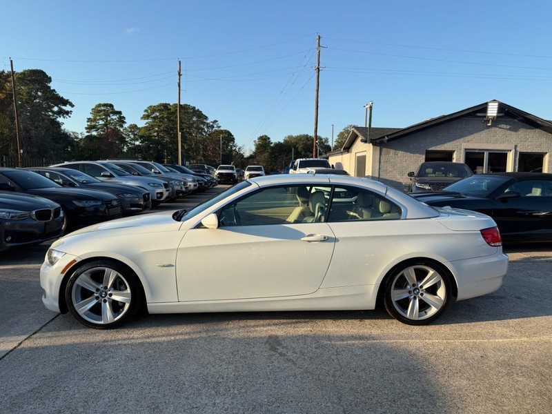 BMW 335i Vehicle Full-screen Gallery Image 17