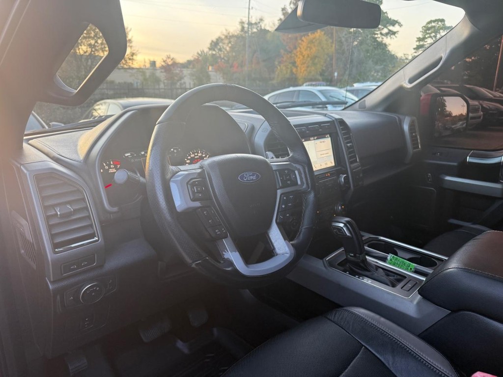 Ford F-150 Vehicle Full-screen Gallery Image 10