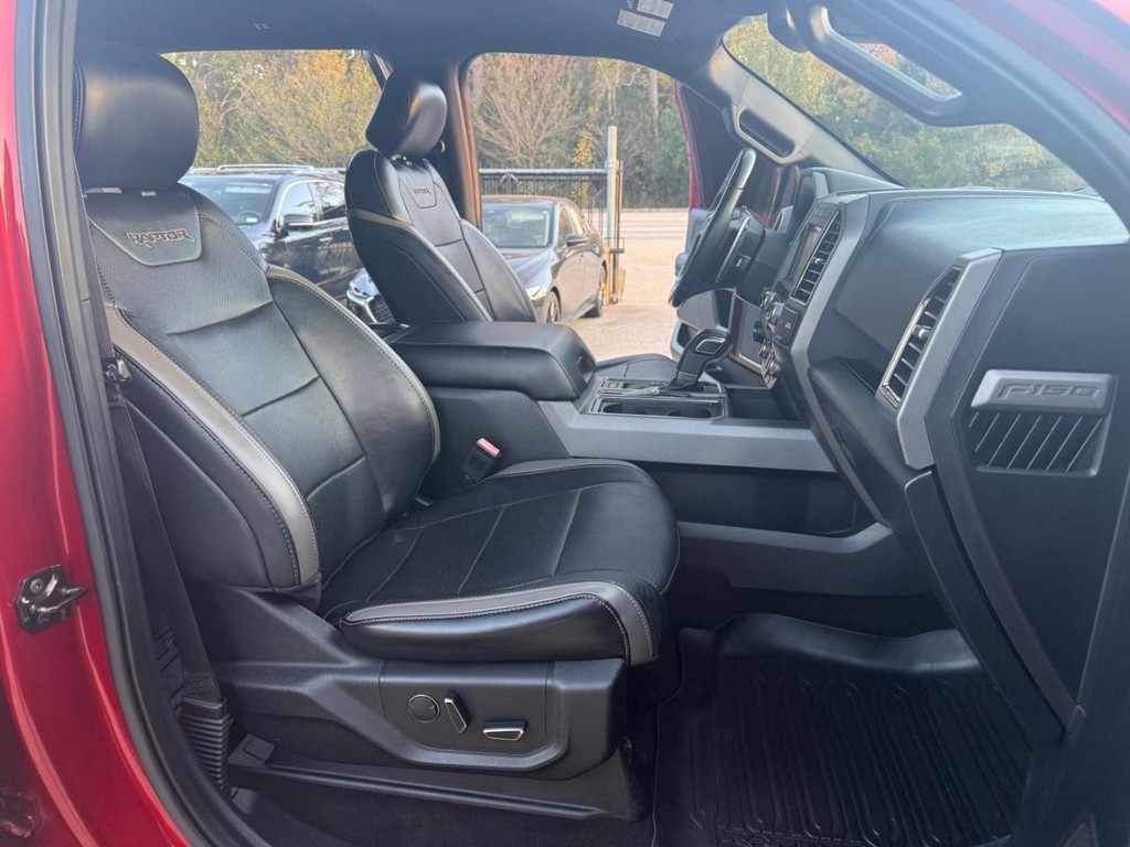 Ford F-150 Vehicle Full-screen Gallery Image 14