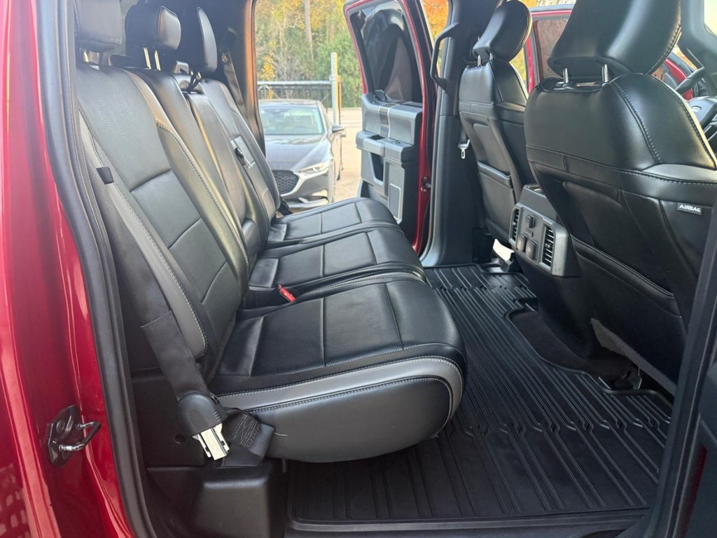 Ford F-150 Vehicle Full-screen Gallery Image 18