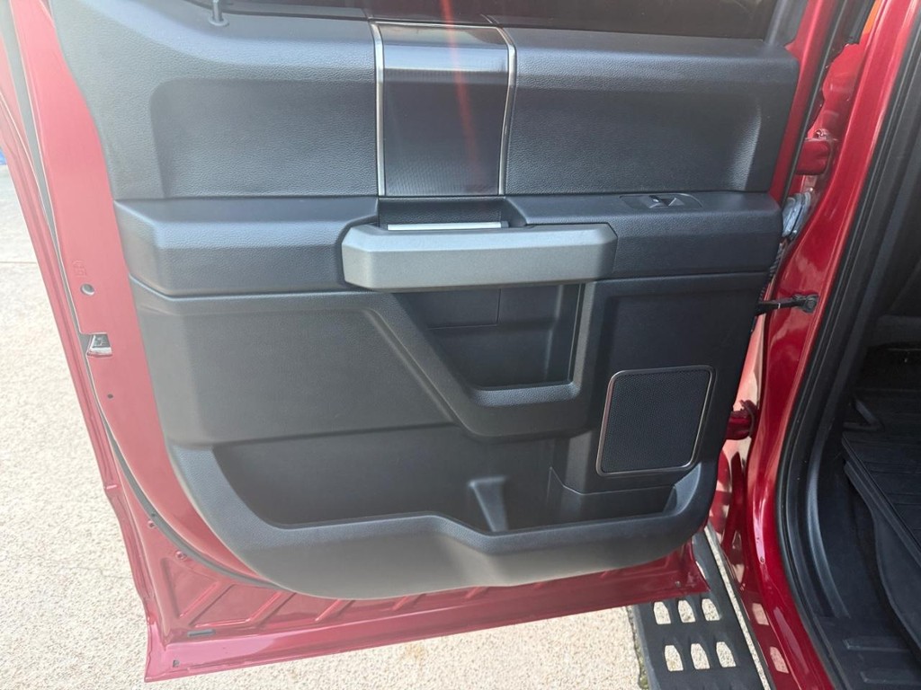 Ford F-150 Vehicle Full-screen Gallery Image 19