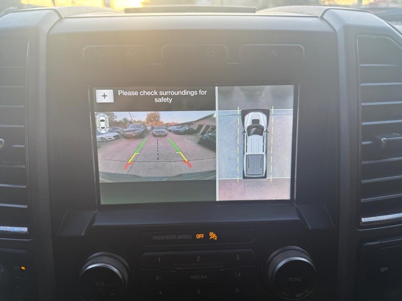 Ford F-150 Vehicle Full-screen Gallery Image 23