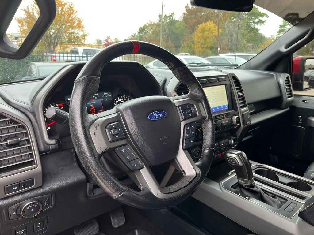Ford F-150 Vehicle Full-screen Gallery Image 10