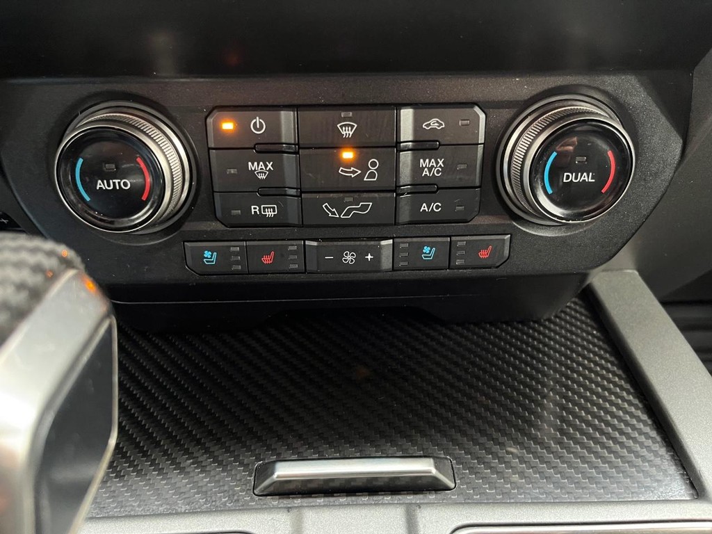 Ford F-150 Vehicle Full-screen Gallery Image 24