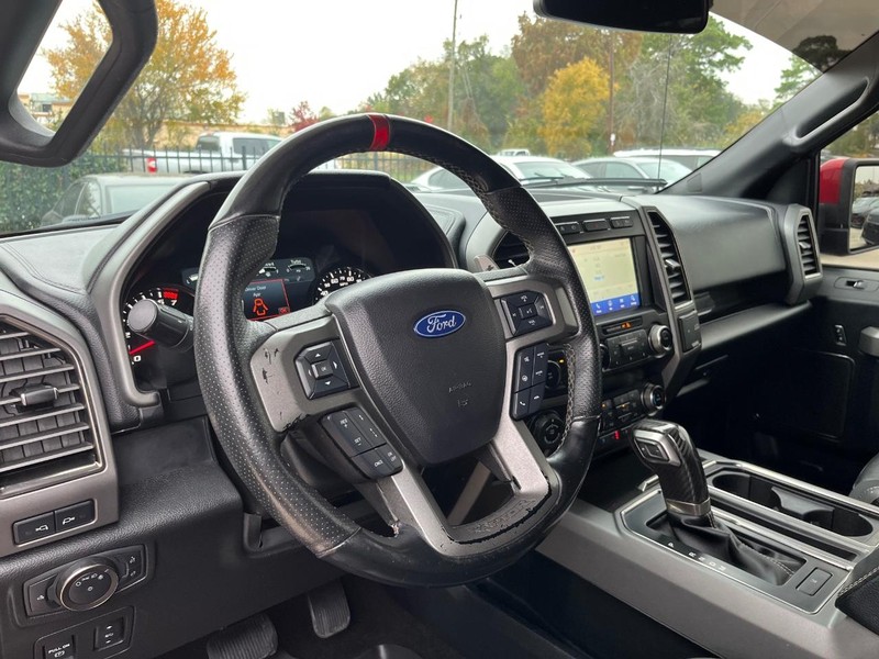 Ford F-150 Vehicle Full-screen Gallery Image 10