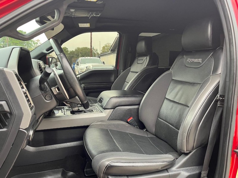 Ford F-150 Vehicle Full-screen Gallery Image 11