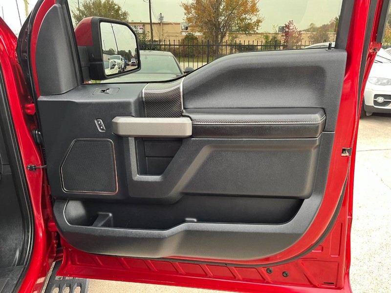 Ford F-150 Vehicle Full-screen Gallery Image 15