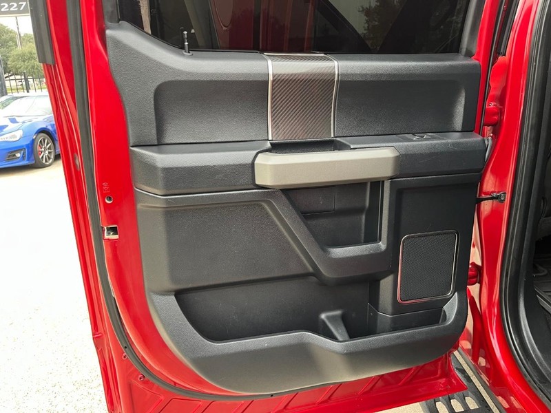 Ford F-150 Vehicle Full-screen Gallery Image 17