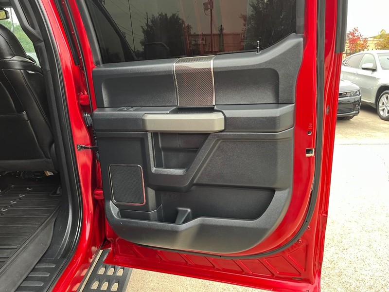 Ford F-150 Vehicle Full-screen Gallery Image 19