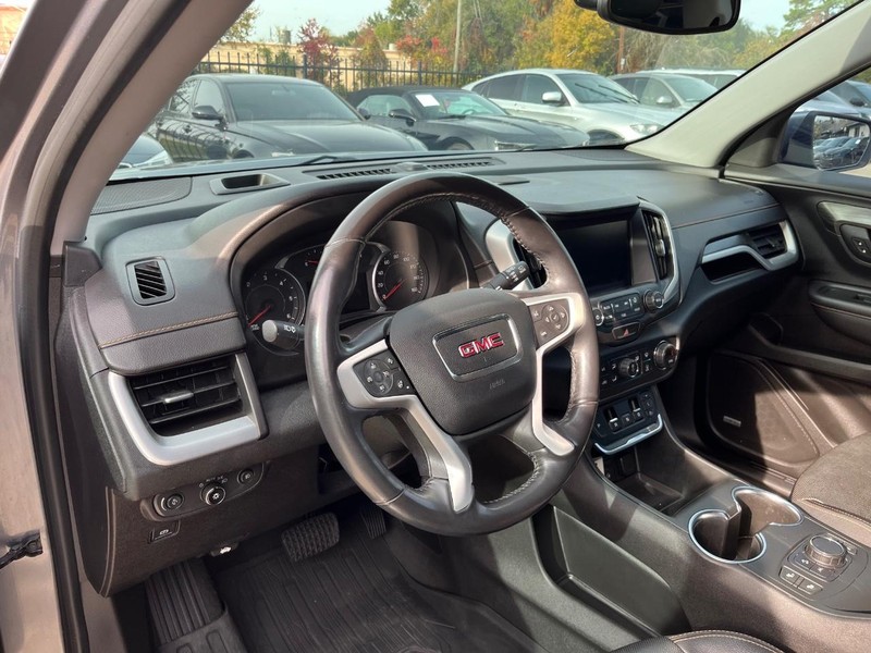 GMC Terrain Vehicle Full-screen Gallery Image 10