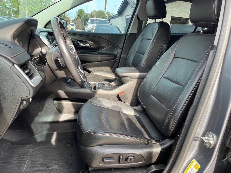 GMC Terrain Vehicle Full-screen Gallery Image 11