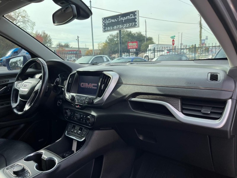 GMC Terrain Vehicle Full-screen Gallery Image 13