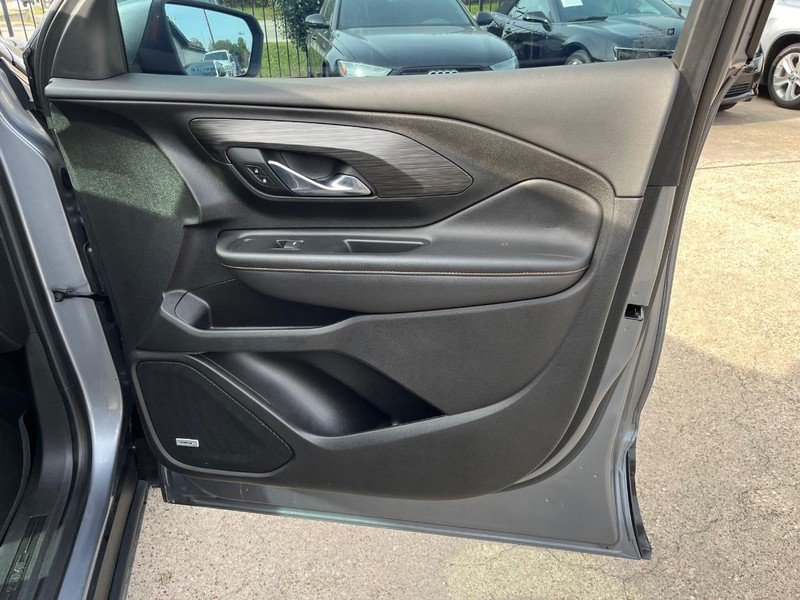 GMC Terrain Vehicle Full-screen Gallery Image 15