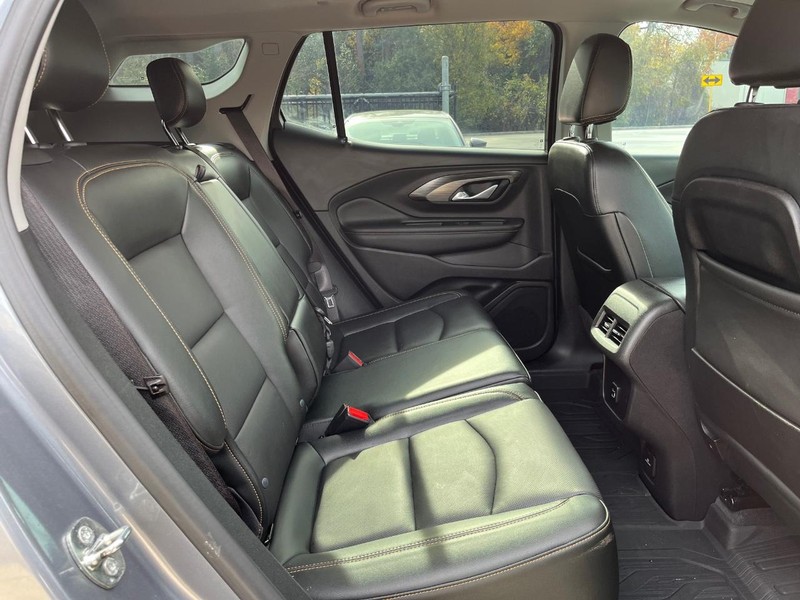 GMC Terrain Vehicle Full-screen Gallery Image 16