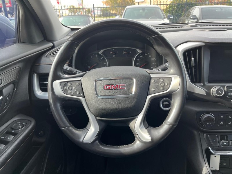 GMC Terrain Vehicle Full-screen Gallery Image 20