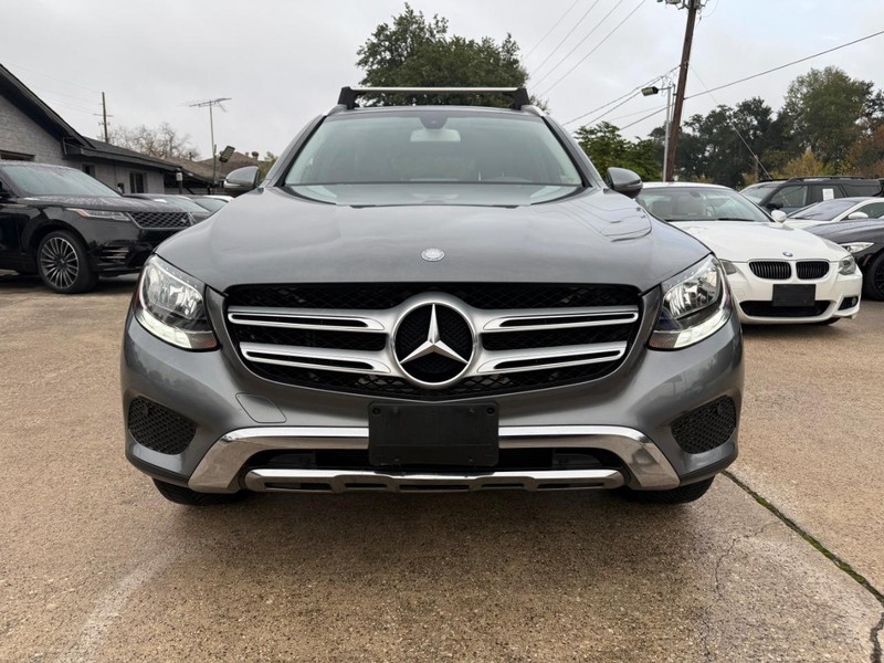 Mercedes-Benz GLC 300 Vehicle Full-screen Gallery Image 02