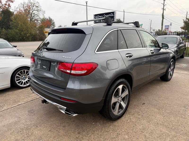 Mercedes-Benz GLC 300 Vehicle Full-screen Gallery Image 06