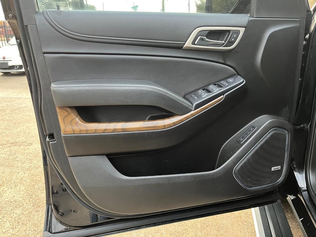 GMC Yukon Vehicle Full-screen Gallery Image 11