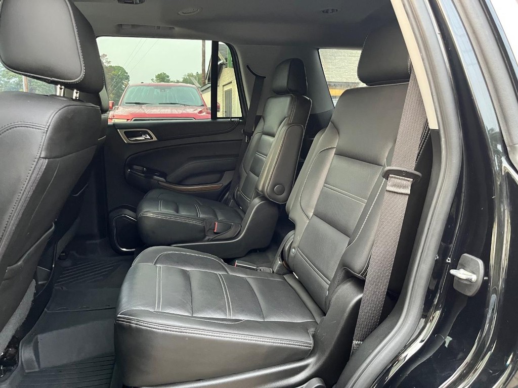 GMC Yukon Vehicle Full-screen Gallery Image 15