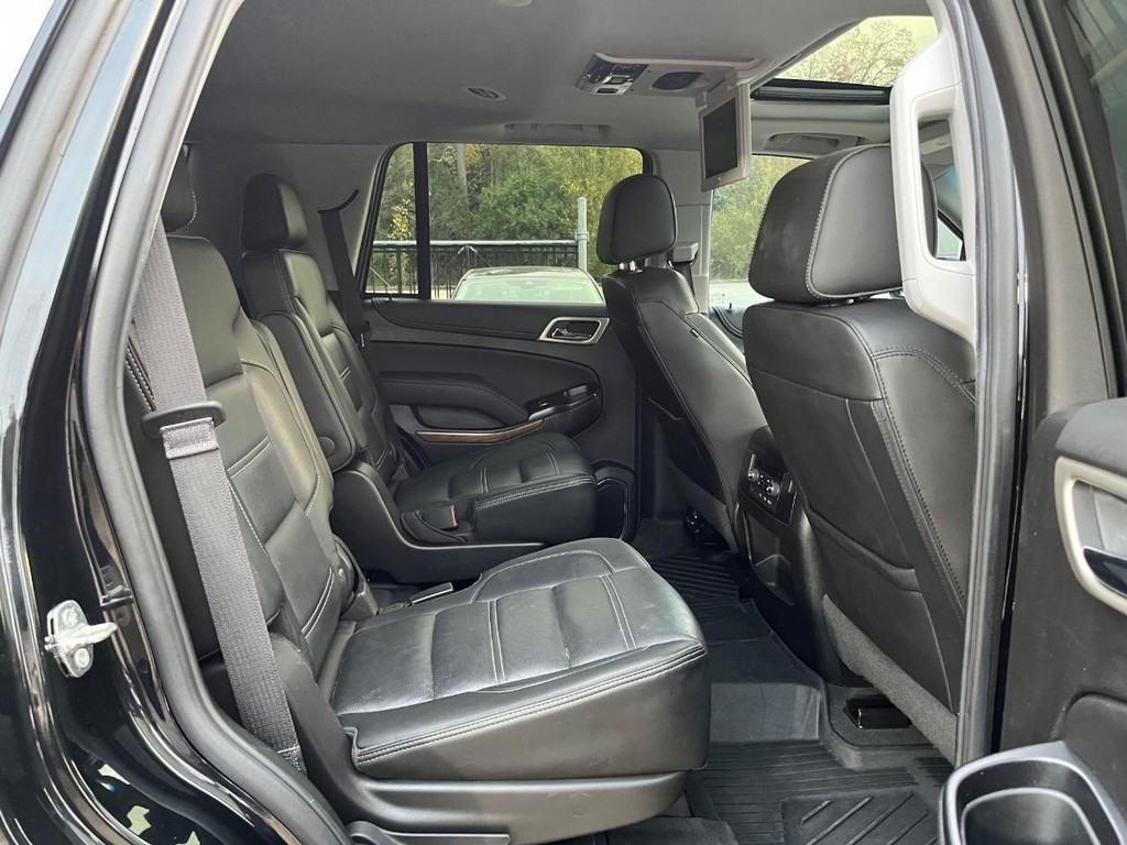GMC Yukon Vehicle Full-screen Gallery Image 17