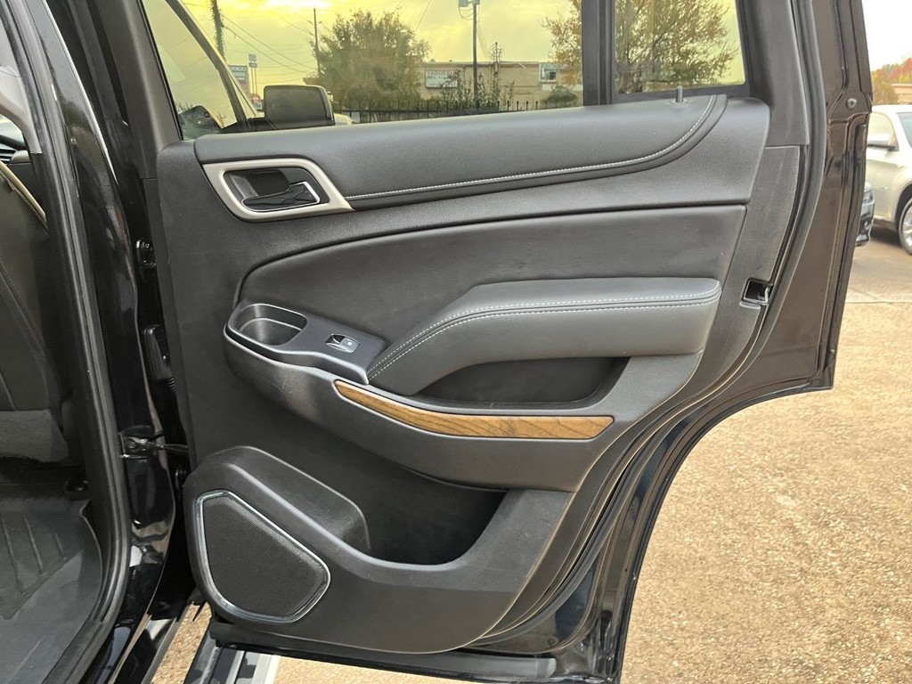 GMC Yukon Vehicle Full-screen Gallery Image 18