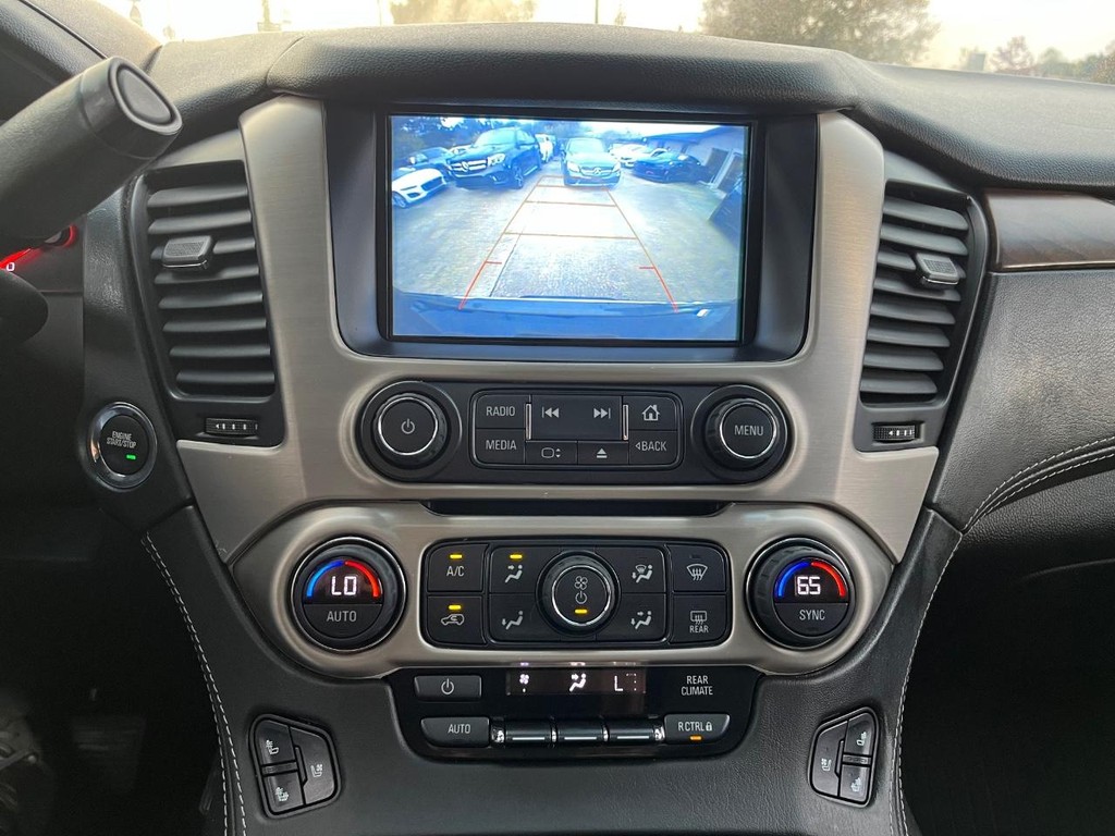 GMC Yukon Vehicle Full-screen Gallery Image 23