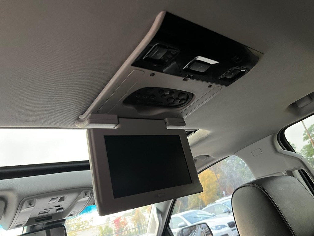 GMC Yukon Vehicle Full-screen Gallery Image 27