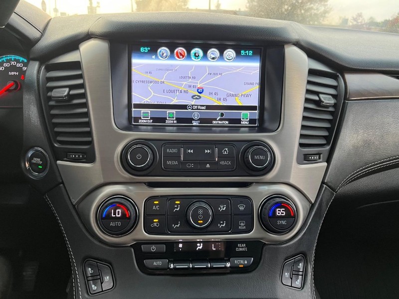 GMC Yukon Vehicle Full-screen Gallery Image 22