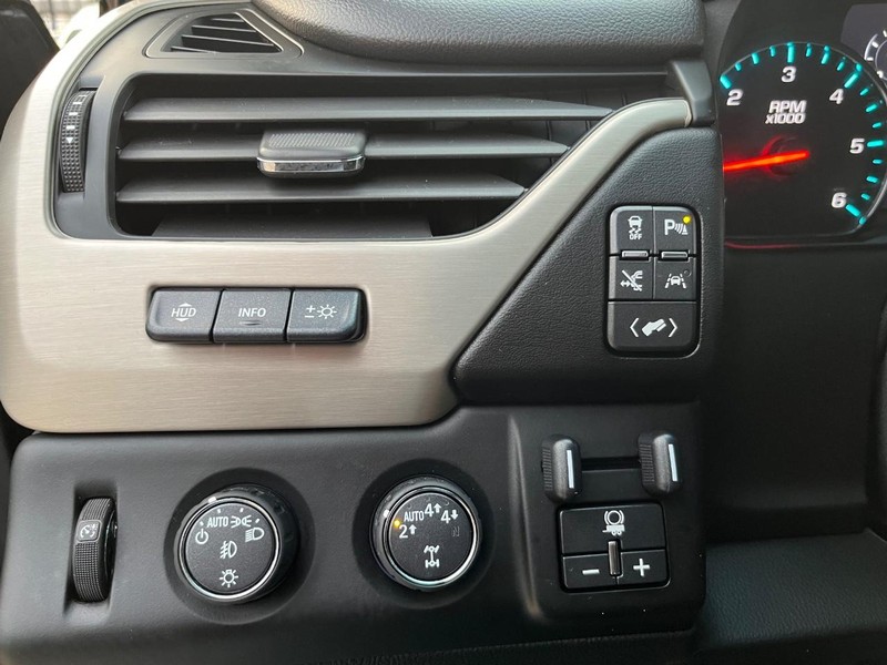 GMC Yukon Vehicle Full-screen Gallery Image 26