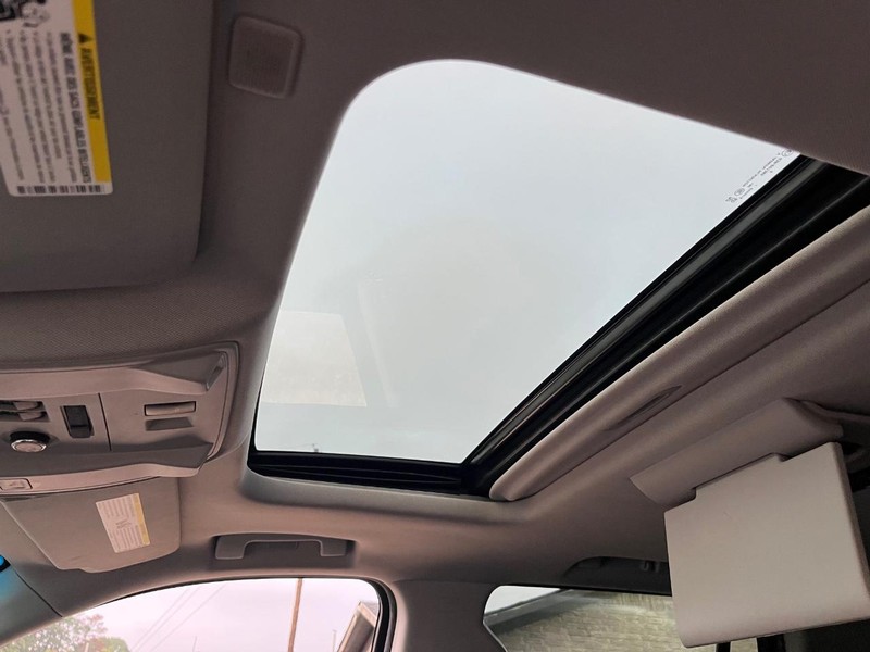 GMC Yukon Vehicle Full-screen Gallery Image 28