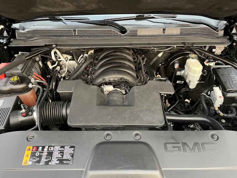 GMC Yukon Vehicle Full-screen Gallery Image 30