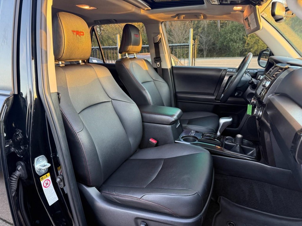 Toyota 4Runner Vehicle Full-screen Gallery Image 14