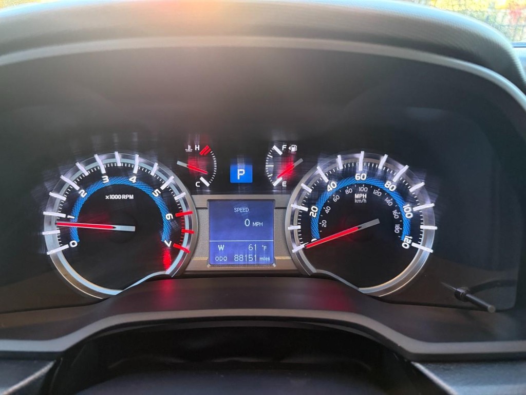 Toyota 4Runner Vehicle Full-screen Gallery Image 21