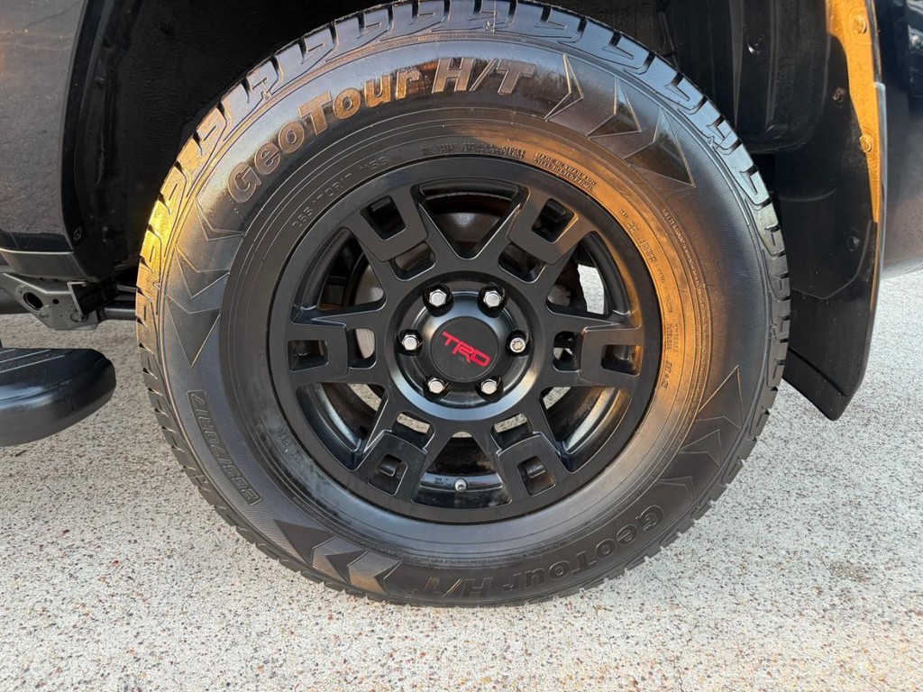 Toyota 4Runner Vehicle Full-screen Gallery Image 27