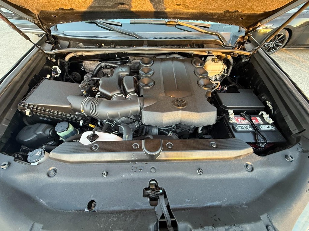 Toyota 4Runner Vehicle Full-screen Gallery Image 28