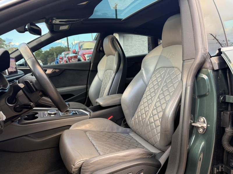 Audi S5 Sportback Vehicle Full-screen Gallery Image 11