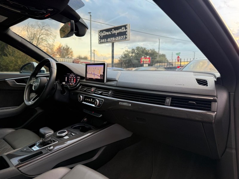 Audi S5 Sportback Vehicle Full-screen Gallery Image 13