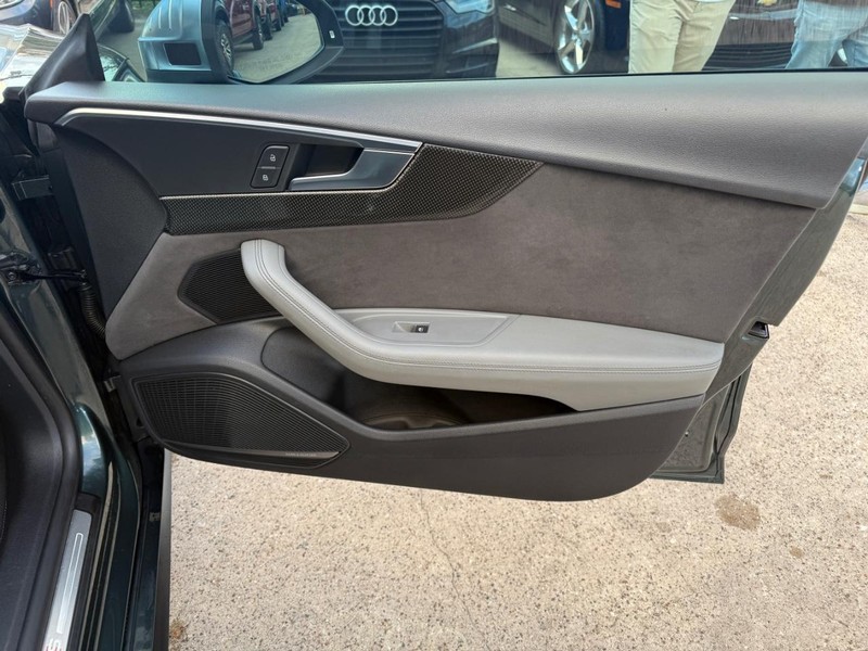 Audi S5 Sportback Vehicle Full-screen Gallery Image 15