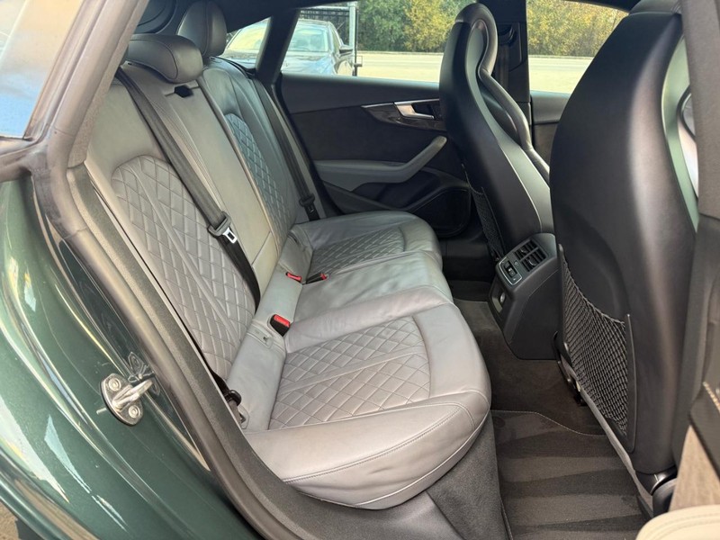 Audi S5 Sportback Vehicle Full-screen Gallery Image 16