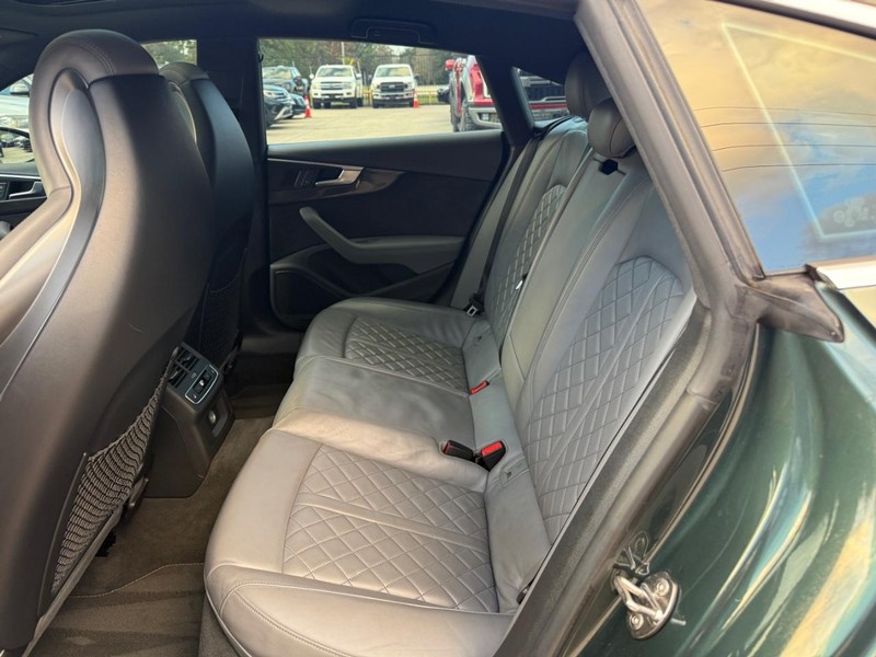 Audi S5 Sportback Vehicle Full-screen Gallery Image 18